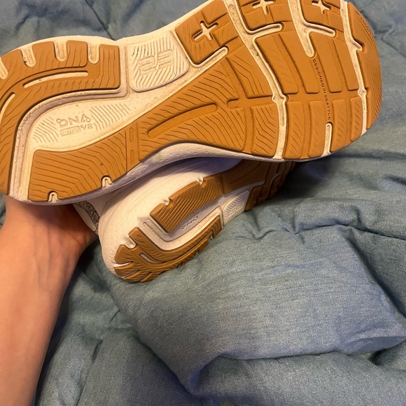 Brooks Athletic Shoes in Gray and White - Picture 6 of 7